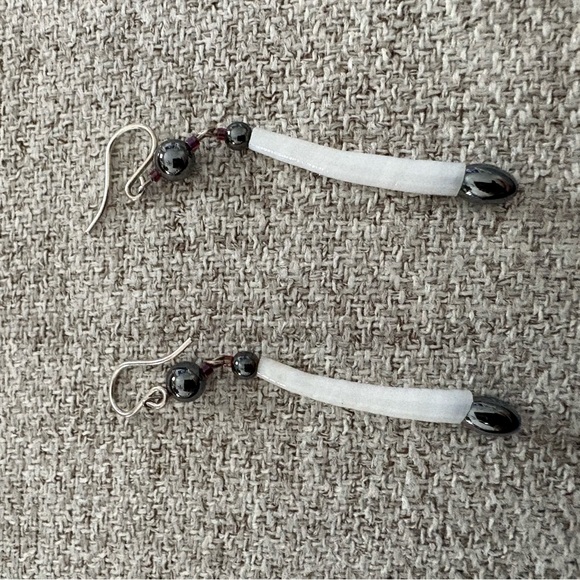 Elegant Pewter and Shell Dangle Earrings - Picture 6 of 12